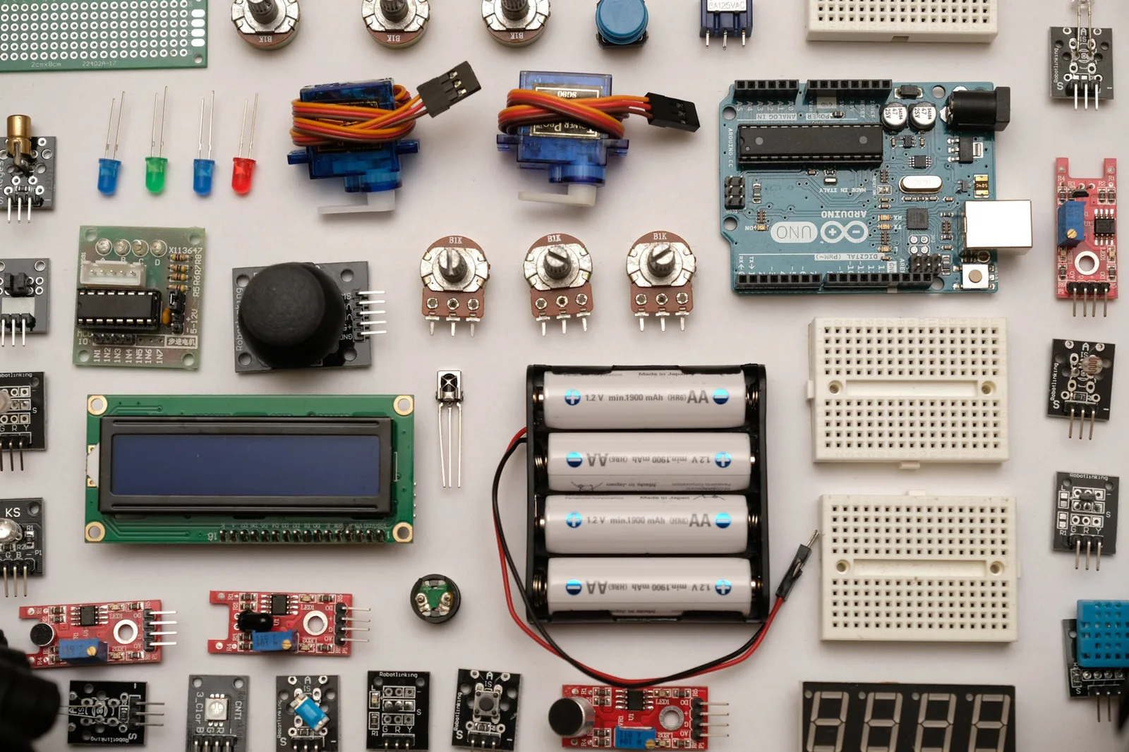 Elektronik komponentler ve geliştirme kartları